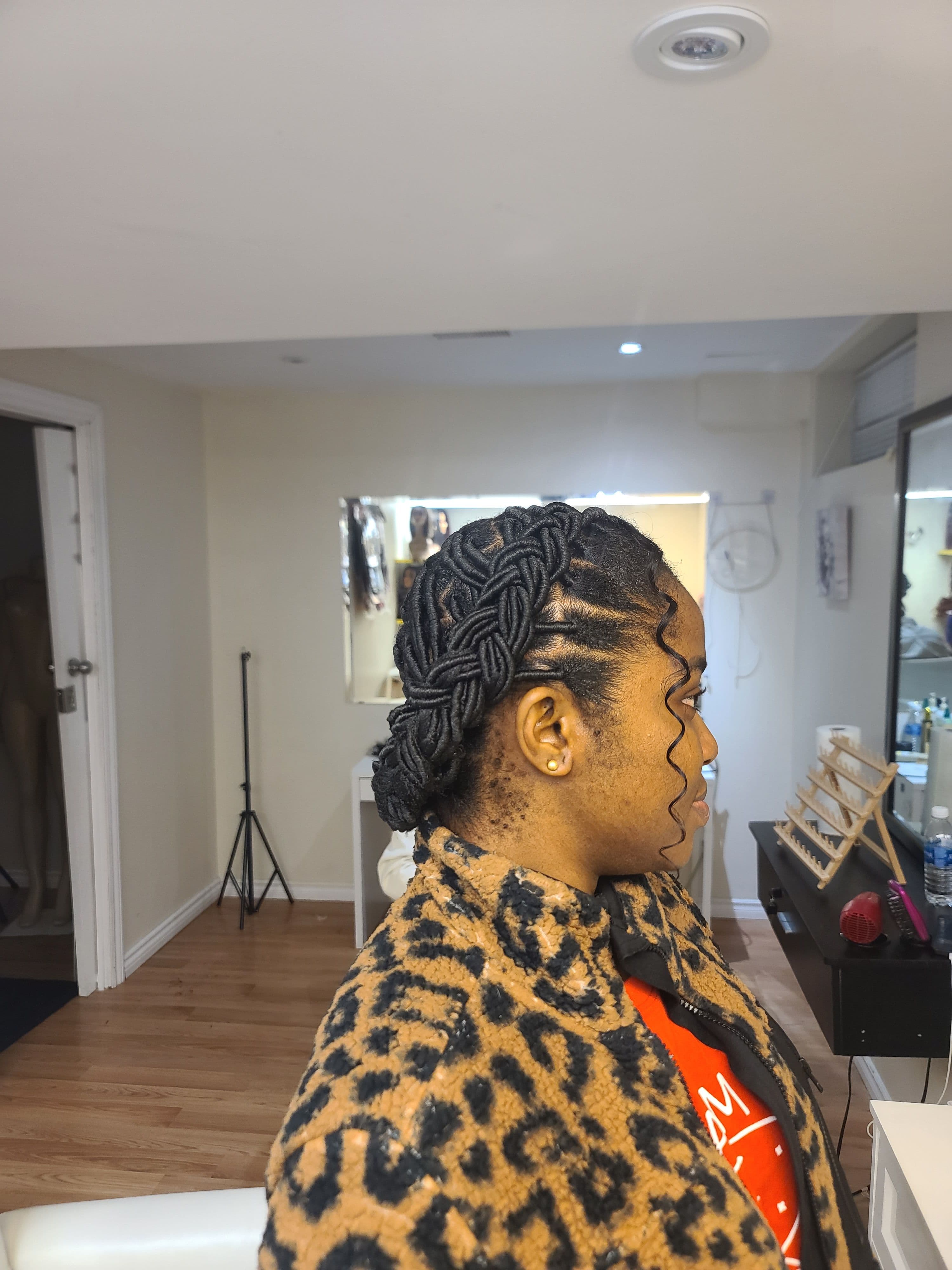 Africa beauty thread.in Cambridge Ontario - professional hair services